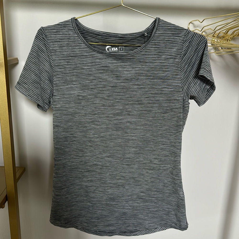Zyia black striped short sleeve tee